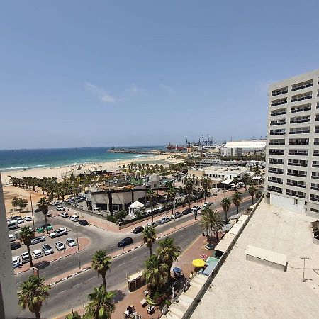 Lovely Three-Room Apartment Above The Promenade Ashdod Bagian luar foto