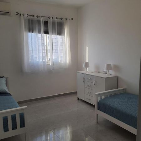 Lovely Three-Room Apartment Above The Promenade Ashdod Bagian luar foto