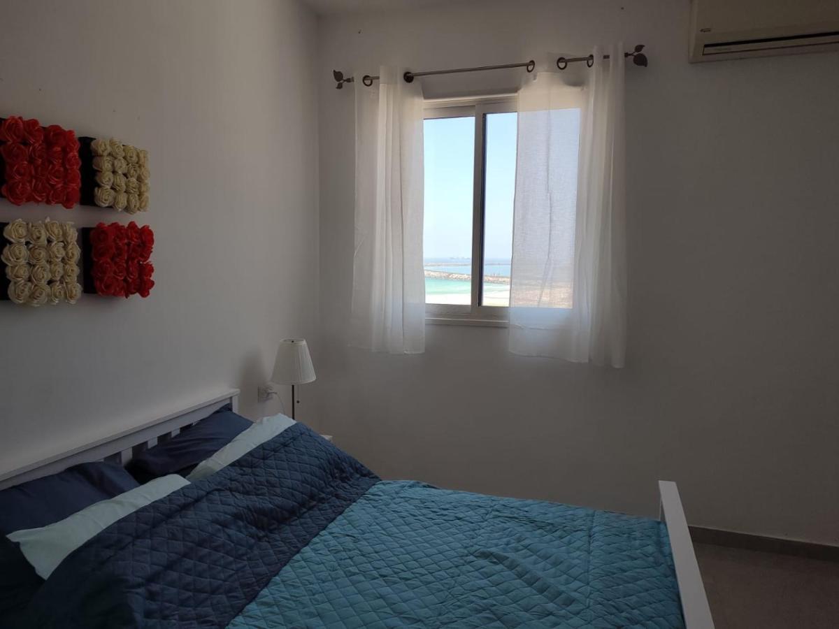 Lovely Three-Room Apartment Above The Promenade Ashdod Bagian luar foto
