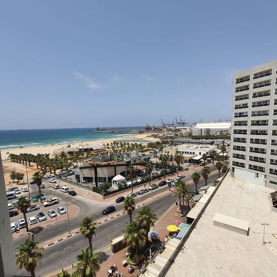 Lovely Three-Room Apartment Above The Promenade Ashdod Bagian luar foto