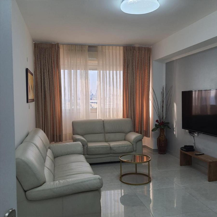 Lovely Three-Room Apartment Above The Promenade Ashdod Bagian luar foto