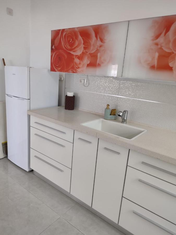 Lovely Three-Room Apartment Above The Promenade Ashdod Bagian luar foto