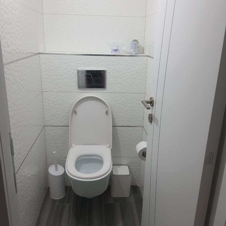 Lovely Three-Room Apartment Above The Promenade Ashdod Bagian luar foto