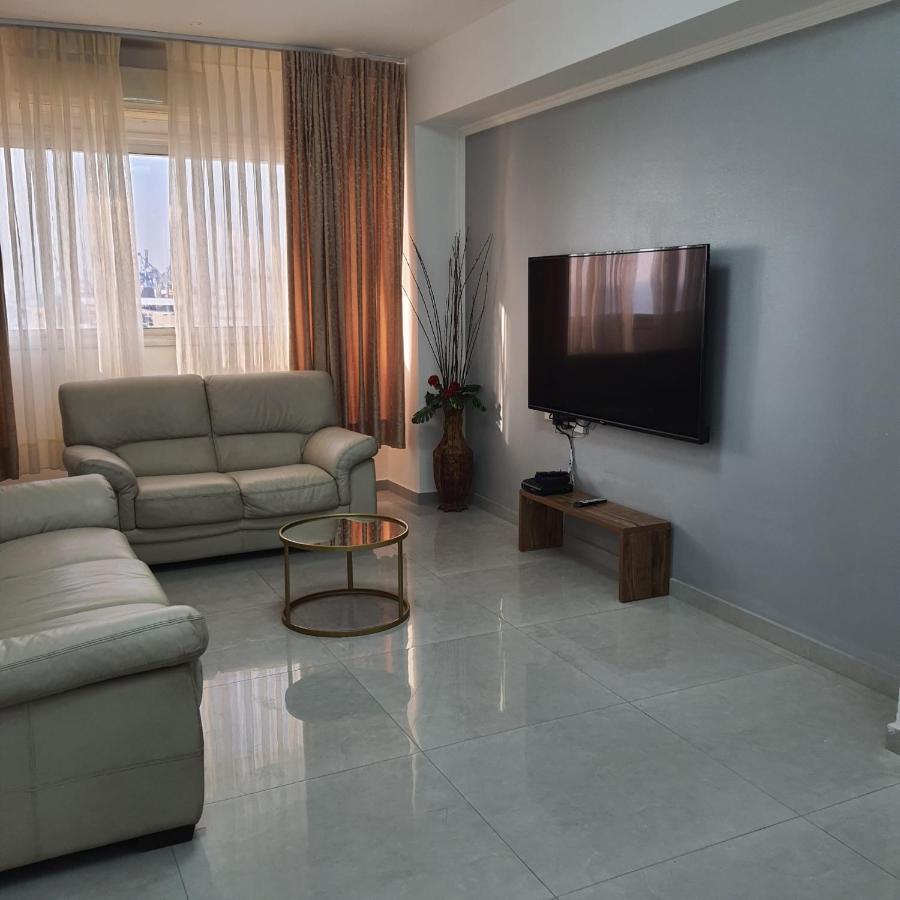 Lovely Three-Room Apartment Above The Promenade Ashdod Bagian luar foto