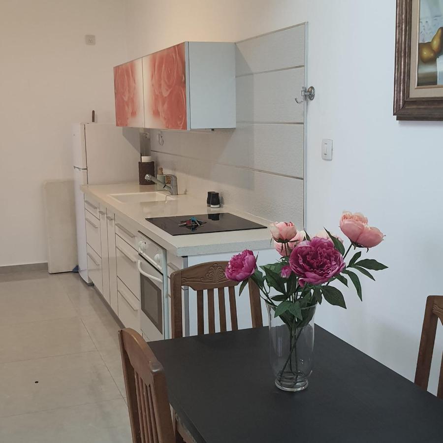 Lovely Three-Room Apartment Above The Promenade Ashdod Bagian luar foto