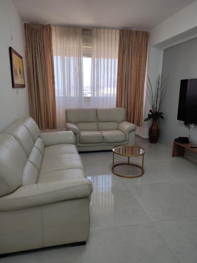 Lovely Three-Room Apartment Above The Promenade Ashdod Bagian luar foto